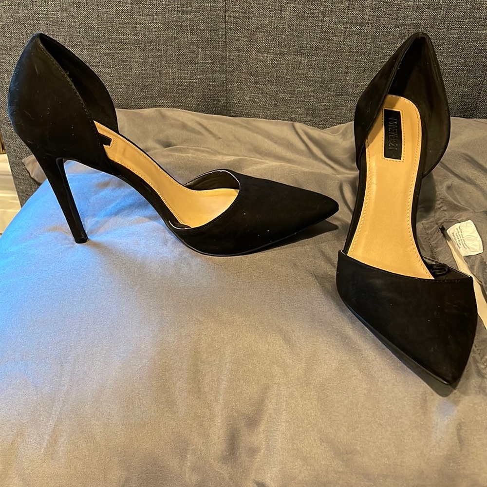 Black fancy heels